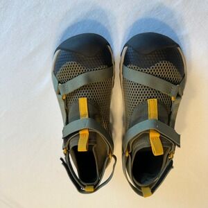 Boys Teva Sandals ‎ Size 4 Olive Green Yellow Strap Outdoor Water Shoes